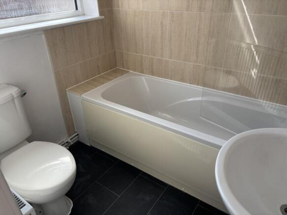 2 bed Terraced to rent Image 4