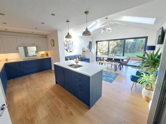 4 bed Semi-Detached for sale Image 9