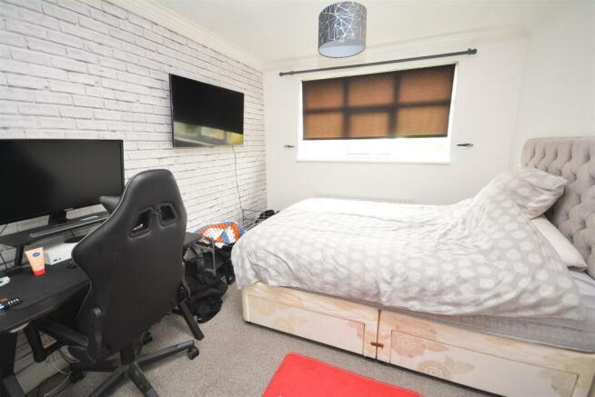Bed 2.jpg
