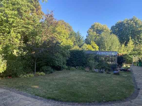 16 - Large Garden.jpg