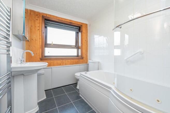 13. Bathroom.jpg