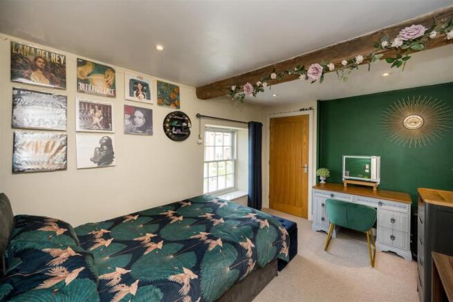 4 bed House for sale Image 12