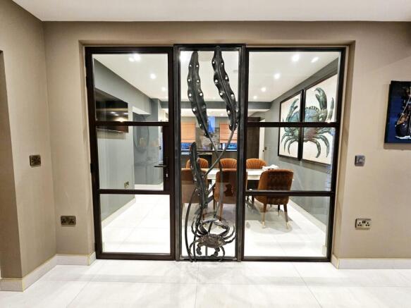 5 bed Detached for sale Image 5