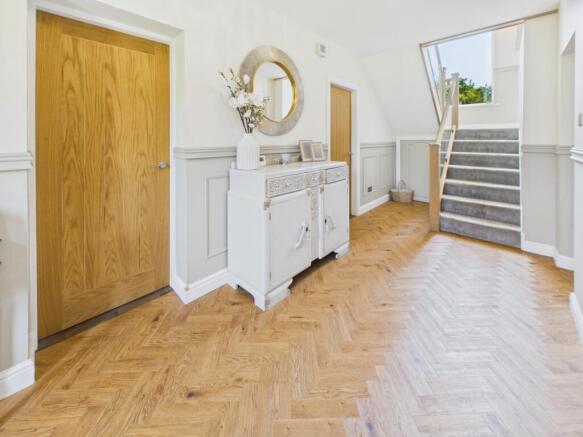 6 bed Detached for sale Image 5