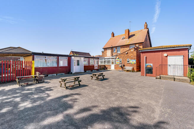 Former School Skegness5 T202405290923.jpg