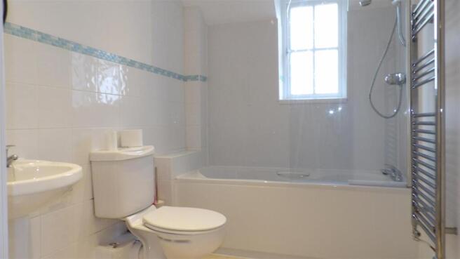 6 Wimpole House - Bathroom.JPG