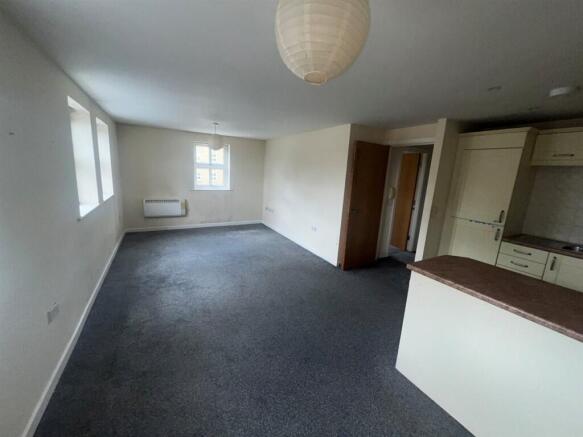 2 bed Flat for sale Image 5