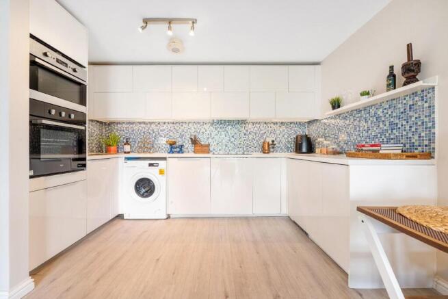 Kitchen (2).JPG