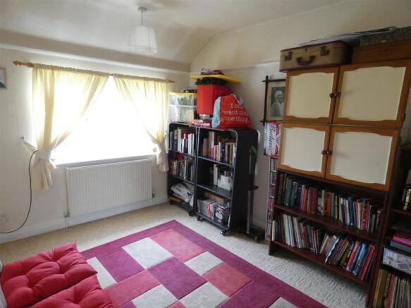 BEDROOM 2