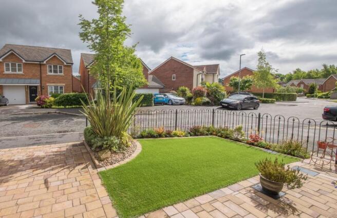 FRONT GARDEN