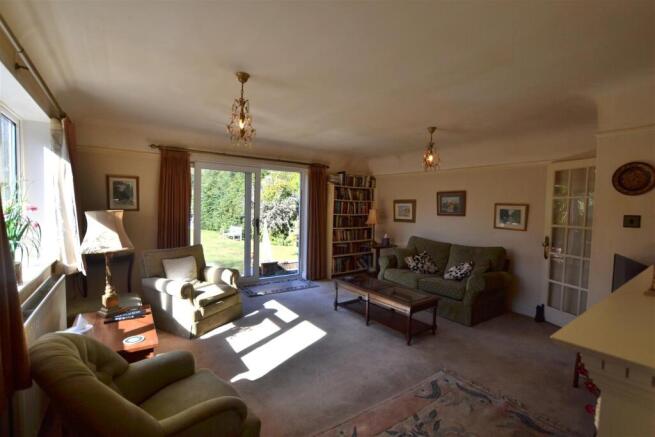 Living Room 1.JPG