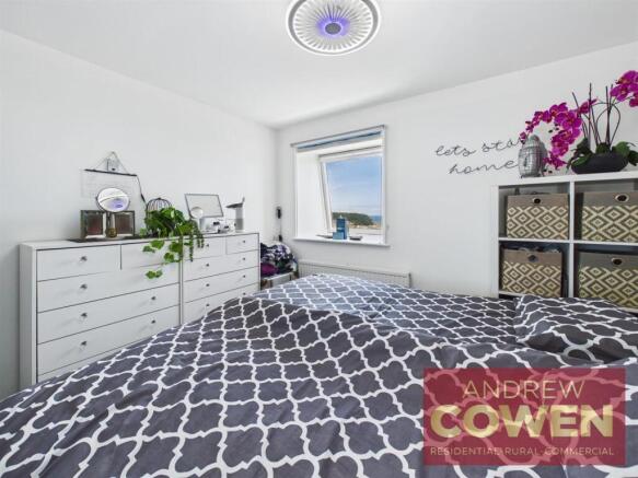 2 bed Flat for sale Image 12