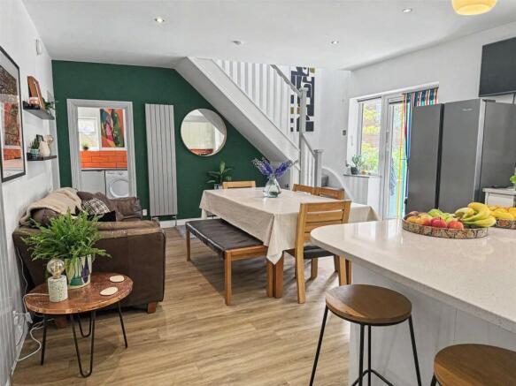 7 bed Detached for sale Image 6