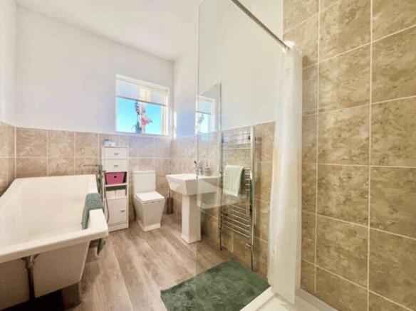 3 bed Terraced for sale Image 11
