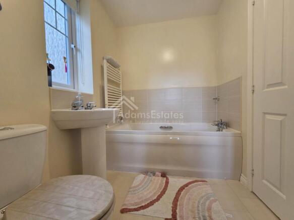 3 bed Semi-Detached for sale Image 8