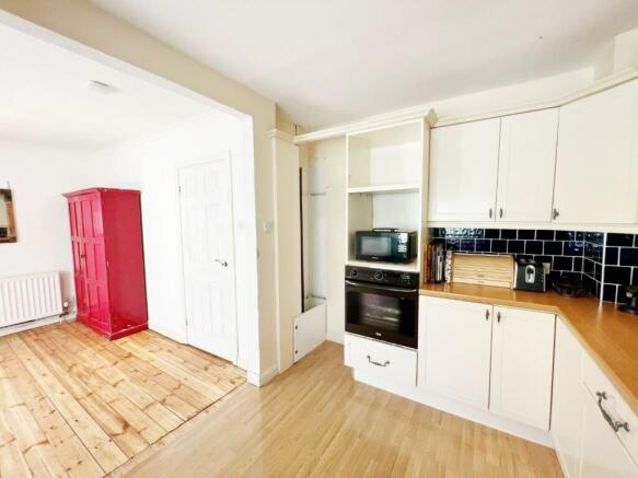 Kitchen pic 4.jpg