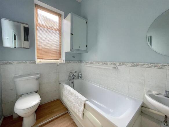 Bathroom One (1).jpeg