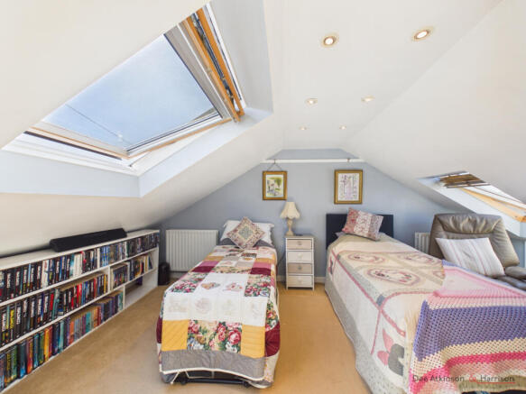 2 bed Semi-Detached Bungalow for sale Image 8