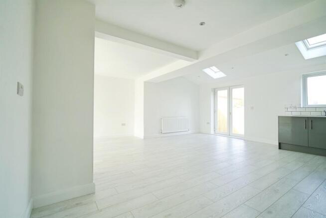 3 bed Semi-Detached for sale Image 6