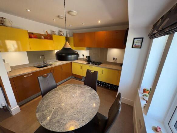 3 bed Semi-Detached for sale Image 6