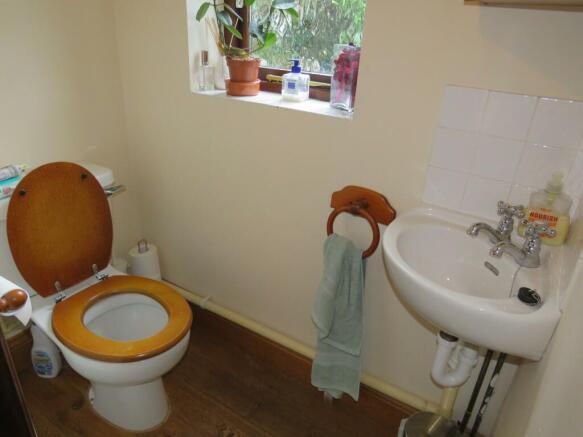 Cloakroom/wc