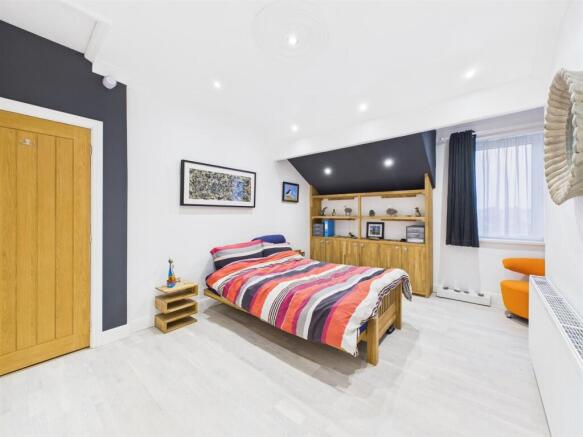 2 bed Flat for sale Image 4