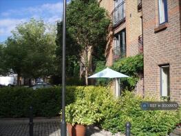 Flat 1-g1, 2 Kempton Court, Durward Street, London E1 5BB