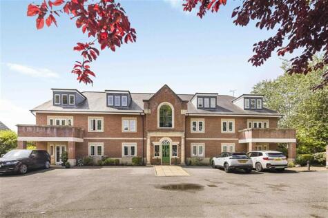 Hale Road, Hale Barns