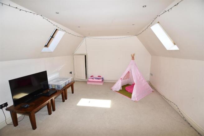 2nd FLOOR LANDING LEADING TO BEDROOM 5/GAMES ROOM