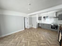 Flat 4, 25 Manor Cottage, Christchurch Road, Bournemouth BH1 3NS