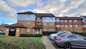 Flat 2, 4 Mallaig Court, Cromarty Road, Edgware HA8 8EU