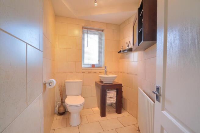 5 bed Detached for sale Image 11