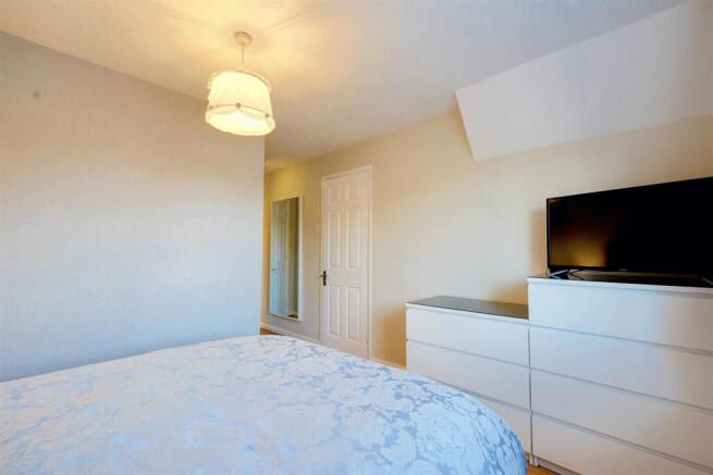 Bedroom 1_2.jpeg