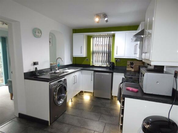EXCELLENT DINING KITCHEN