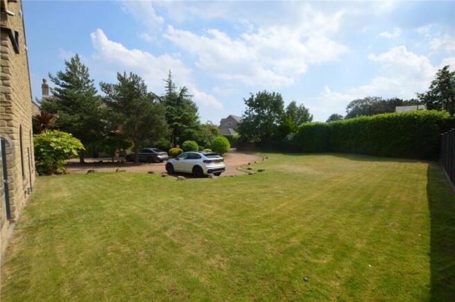 4 bed Detached for sale Image 8