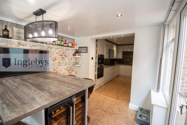 4 bed House for sale Image 11
