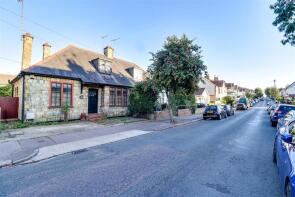 134, Leigh Hall Road, Leigh-on-sea SS9 1QY