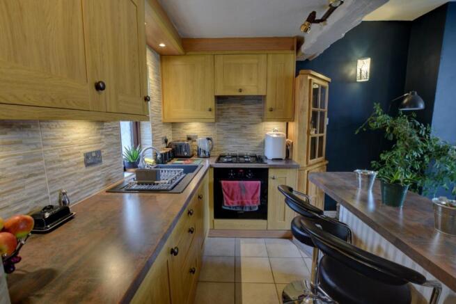 Kitchen 2.jpg