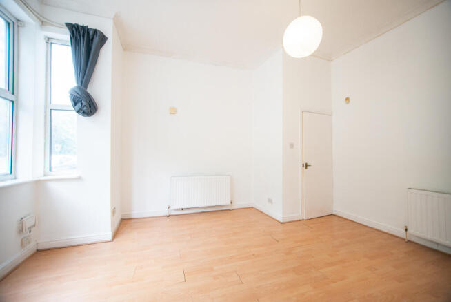 1 bed Flat to rent Image 4