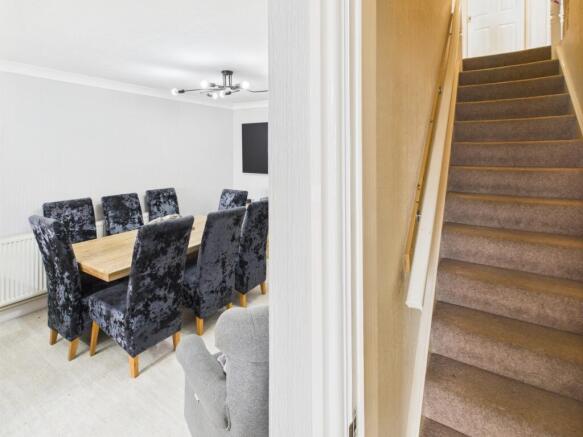 5 bed Detached for sale Image 9