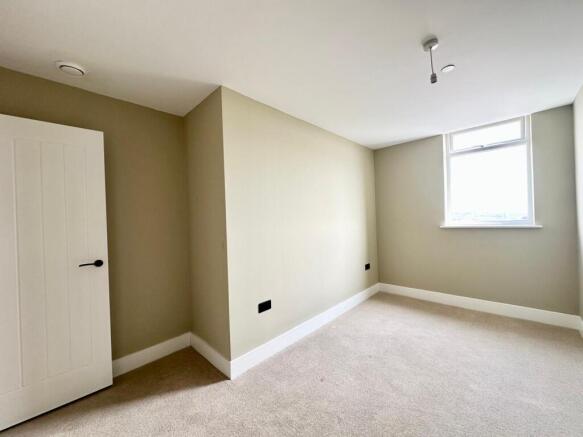 2 bed Flat to rent Image 10