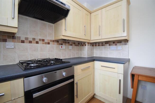 2 bed Semi-Detached to rent Image 5