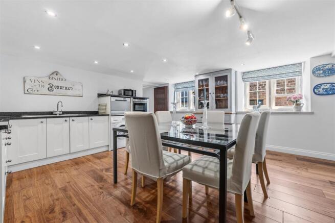 Kitchen/Dining