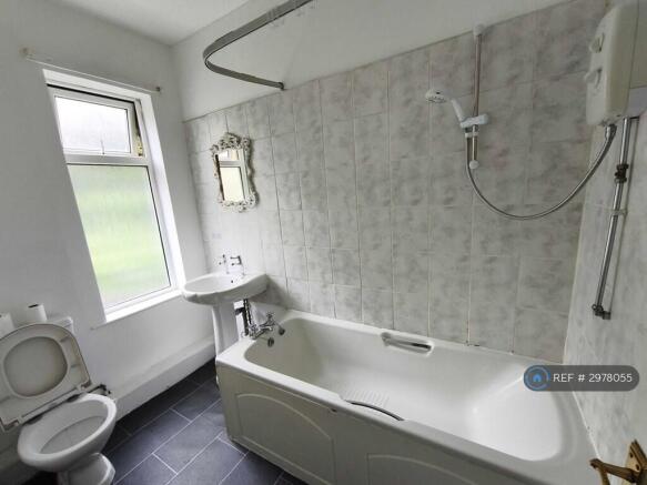 3 bed Terraced to rent Image 8