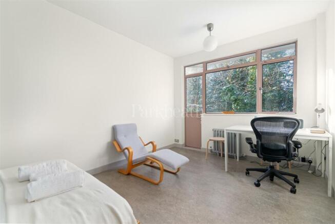 Isokon Lawn Road NW3 2XD-4.jpg