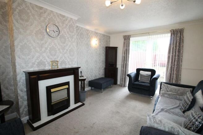 11 Bedale Ave-Lounge2.JPG
