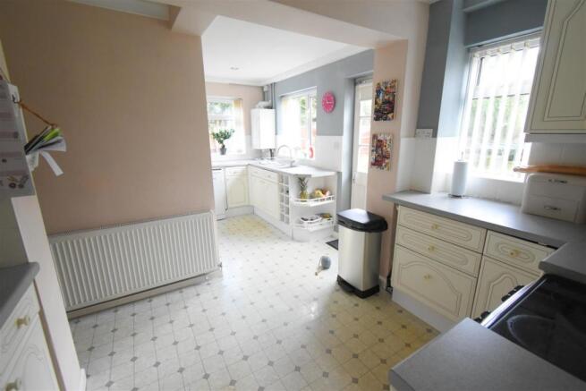 Kitchen/Breakfast Area