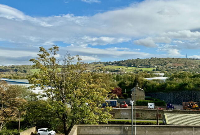 3 bed Apartment for sale Image 8
