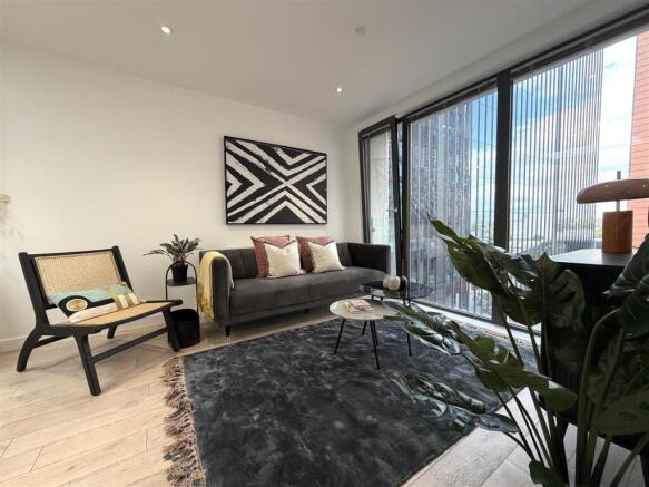 Living Room pic 2.jpeg