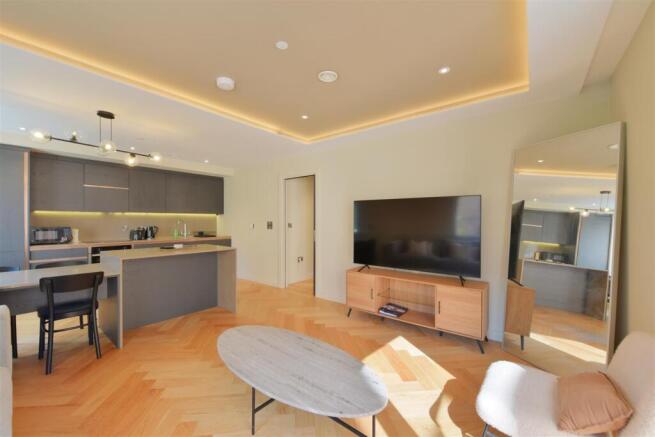 2 bed Apartment to rent Image 10